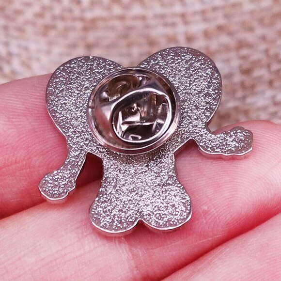 Bad Bunny Heart Enamel Pins 04 - Picture 3 of 3